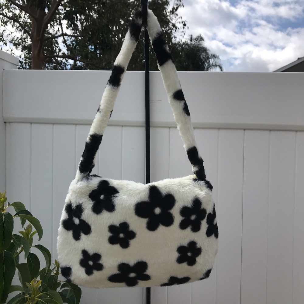 Daisy faux fur fuzzy bag